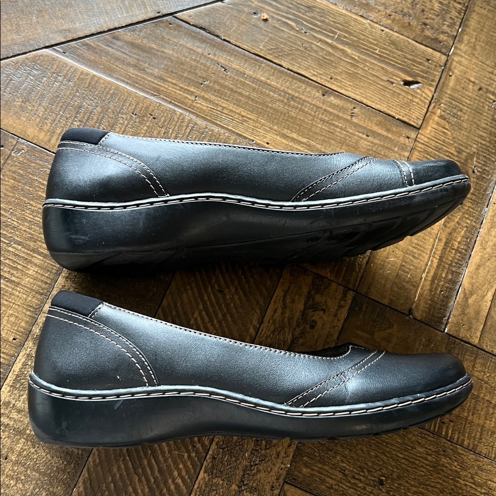 Clarks Women's Black Flats with Stitch Detail - Picture 2 of 4